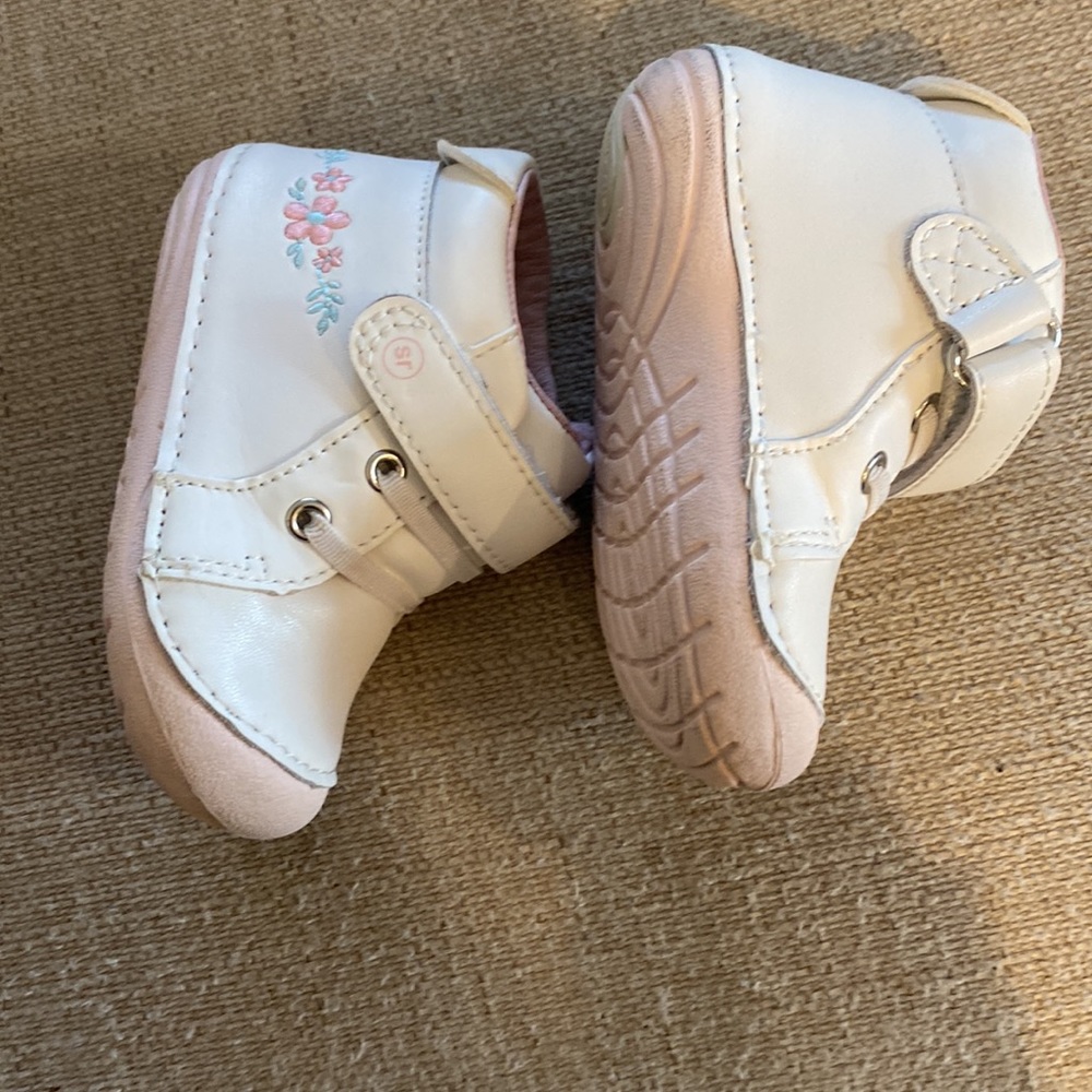 Stride Rite size 4.5. - Picture 3 of 4